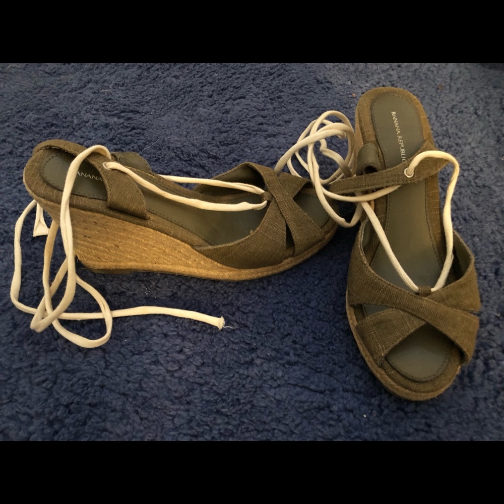 Banana Republic wedges size 8